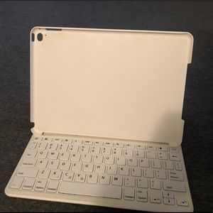 Kensington White Keyboard/ Cover Case for iPad Air